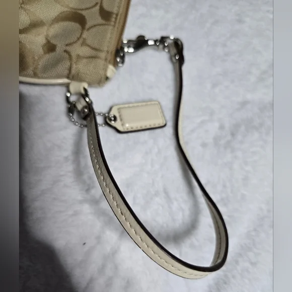 Coach Wristlet Wallet Coin Purse Wrist Tote - Picture 3 of 9